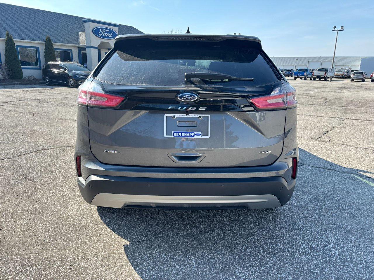 2022 Ford Edge SEL Photo3