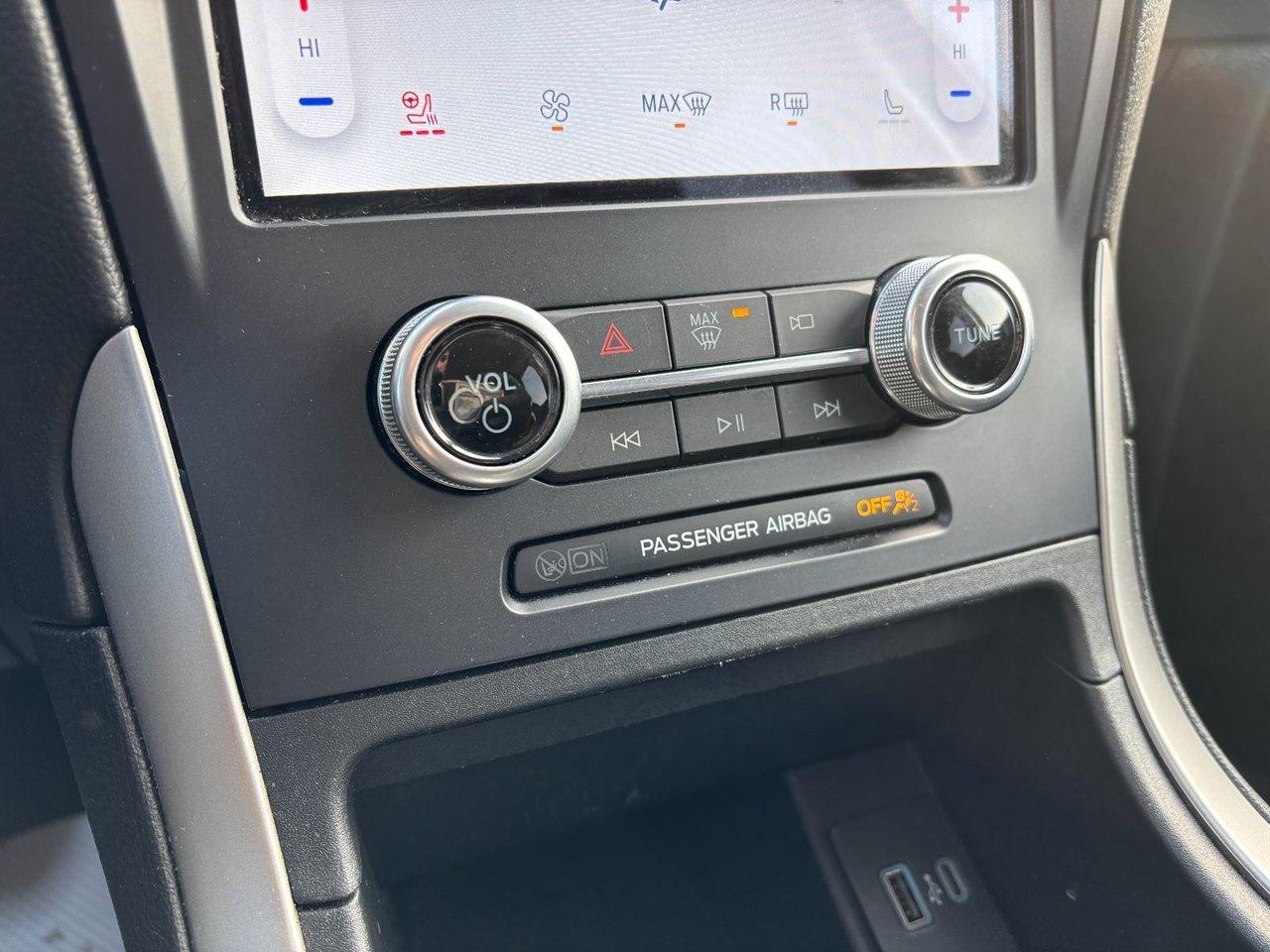 2022 Ford Edge SEL Photo