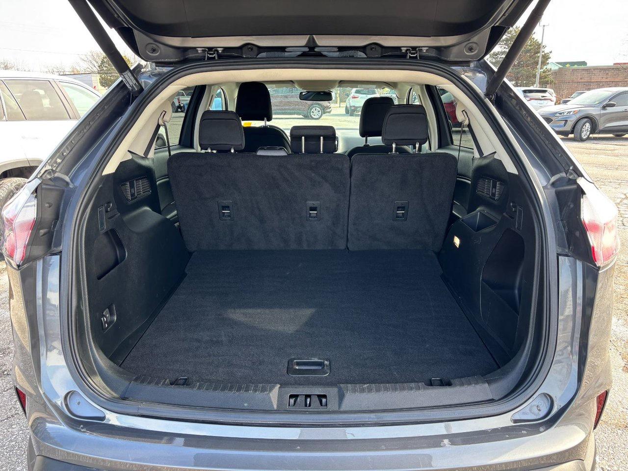 2022 Ford Edge SEL Photo