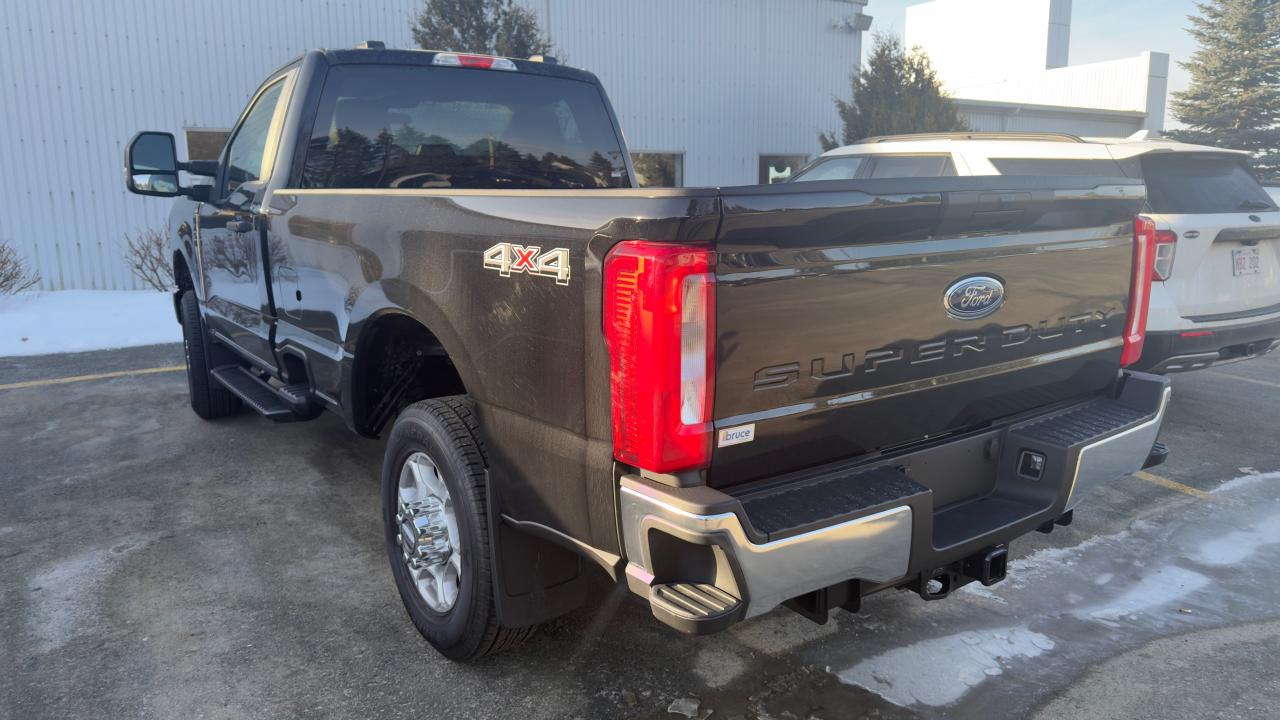 2025 Ford SUPERDUTY F-250® XLT Photo3