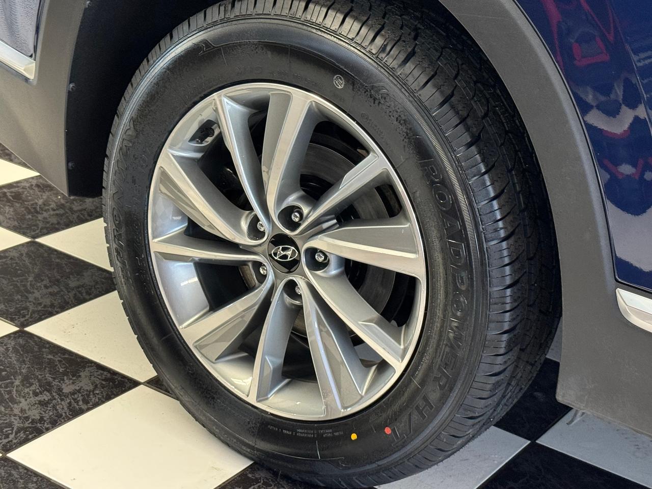 2019 Hyundai Santa Fe Prefferred AWD+New Tires+Brakes+Camera+CLEANCARFAX Photo