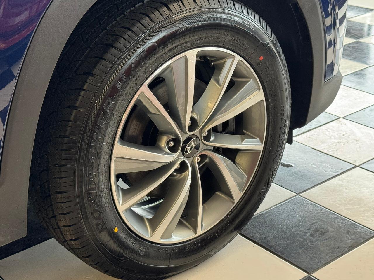 2019 Hyundai Santa Fe Prefferred AWD+New Tires+Brakes+Camera+CLEANCARFAX Photo