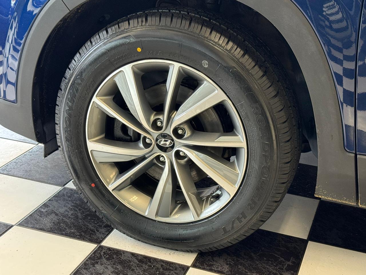 2019 Hyundai Santa Fe Prefferred AWD+New Tires+Brakes+Camera+CLEANCARFAX Photo