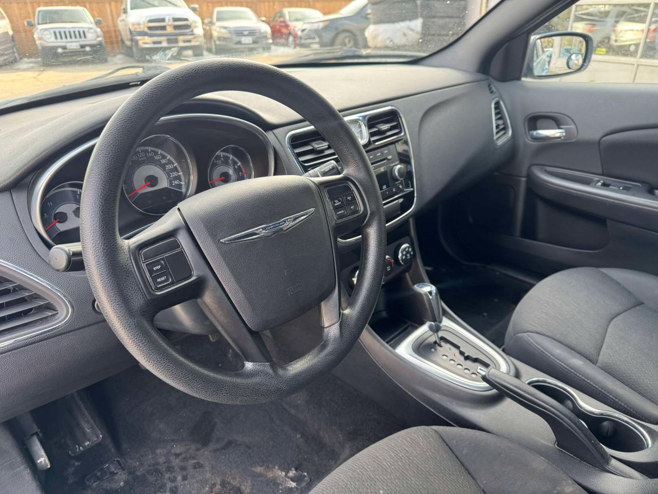 2013 Chrysler 200 4dr Sdn LX - Photo #13