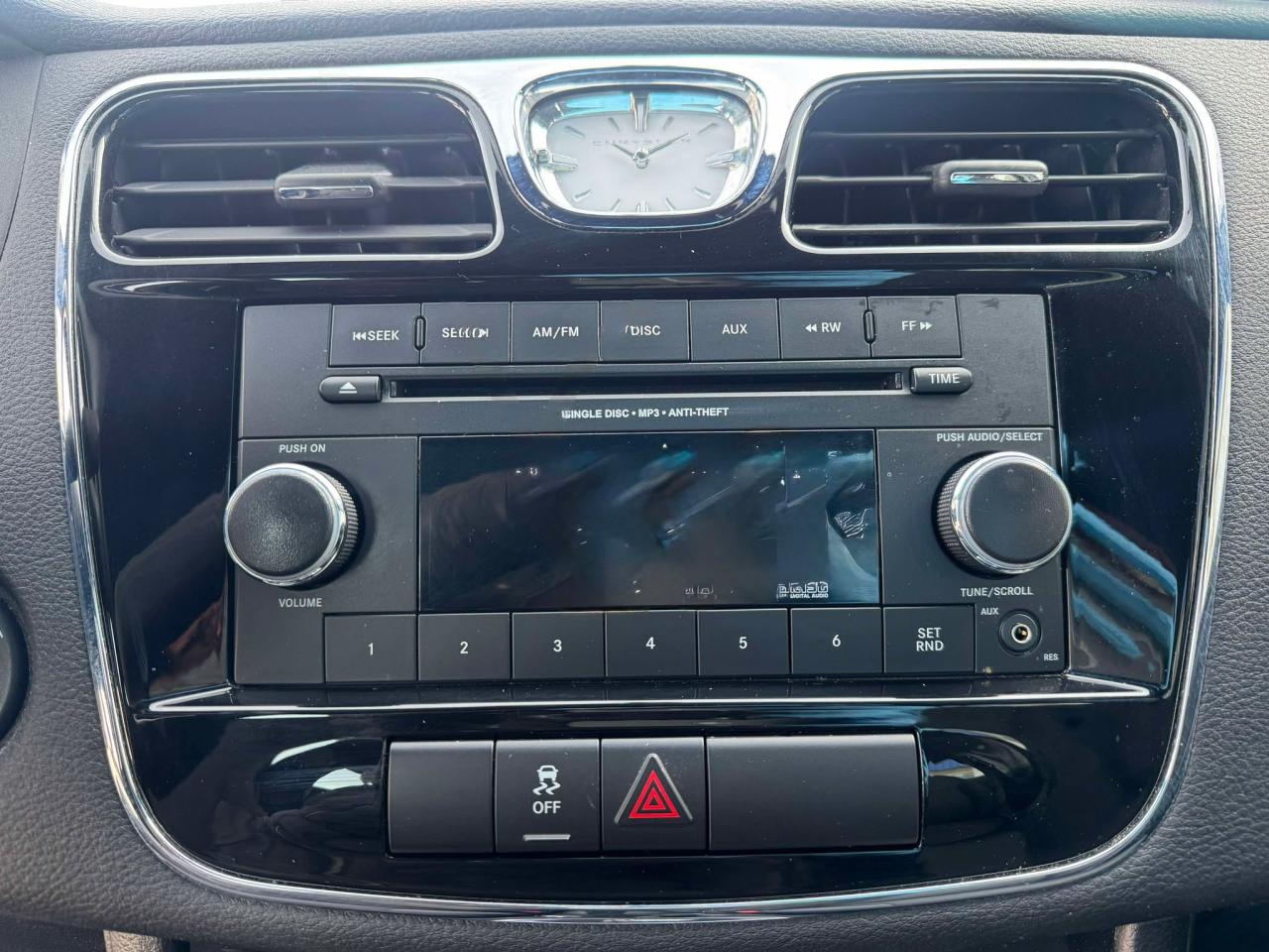 2013 Chrysler 200 4dr Sdn LX - Photo #19