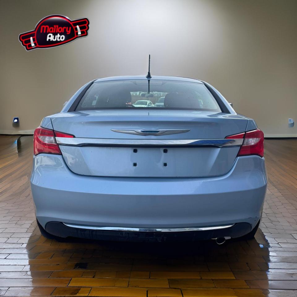 2013 Chrysler 200 4dr Sdn LX - Photo #6