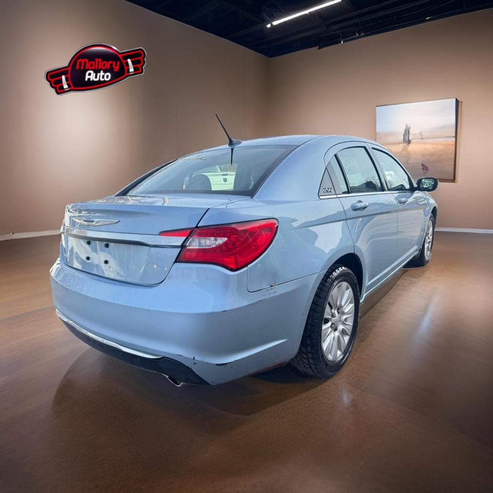 2013 Chrysler 200 4dr Sdn LX - Photo #7