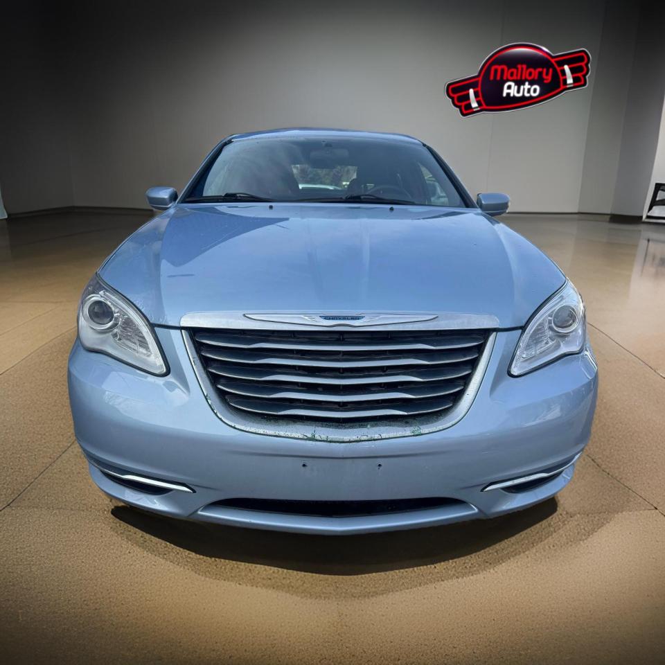 2013 Chrysler 200 4dr Sdn LX - Photo #2