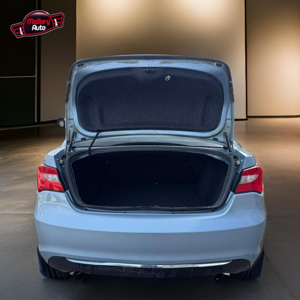 2013 Chrysler 200 4dr Sdn LX - Photo #9