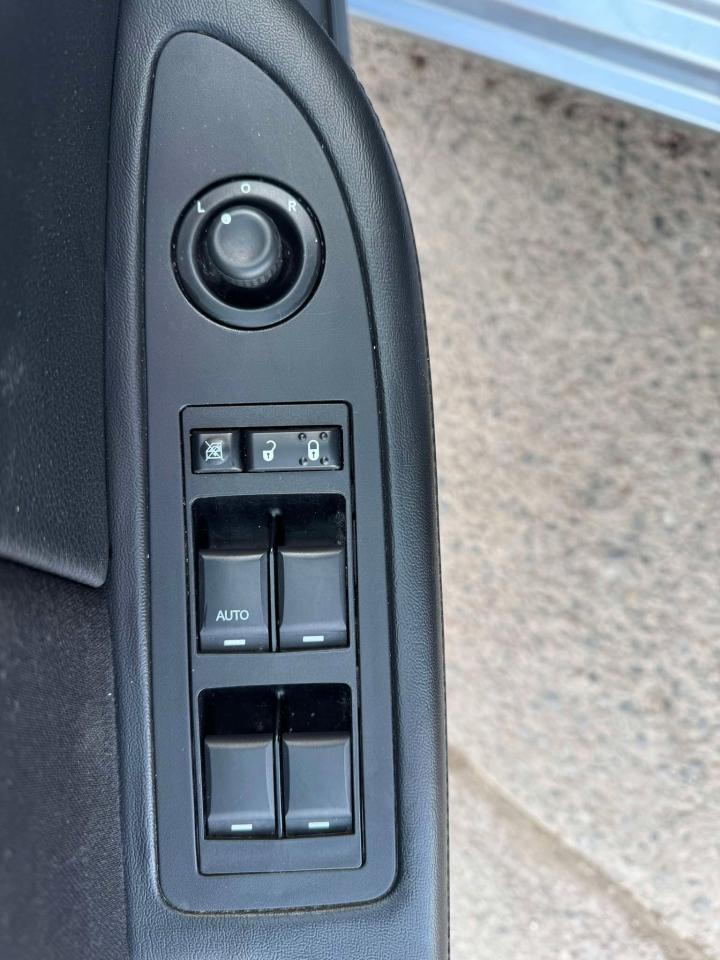 2013 Chrysler 200 4dr Sdn LX - Photo #21