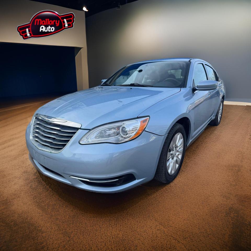 2013 Chrysler 200 4dr Sdn LX - Photo #3