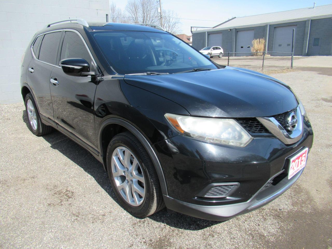 2015 Nissan Rogue S - Photo #2