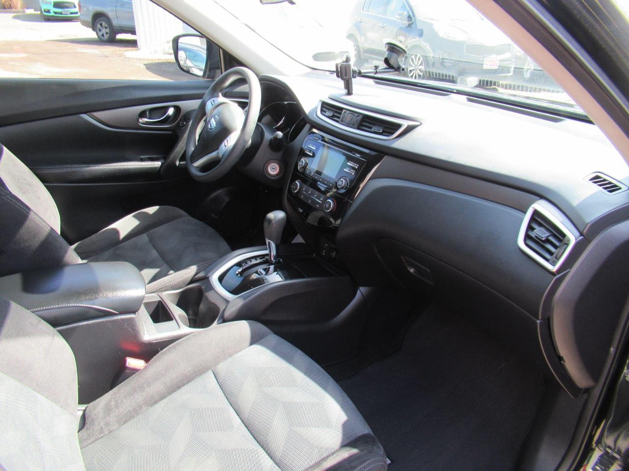 2015 Nissan Rogue S - Photo #9