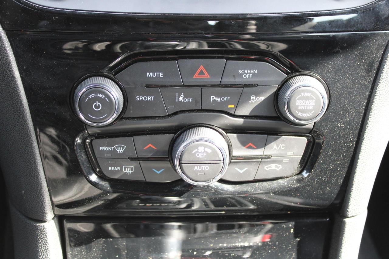 2023 Chrysler 300 300S AWD - Photo #8