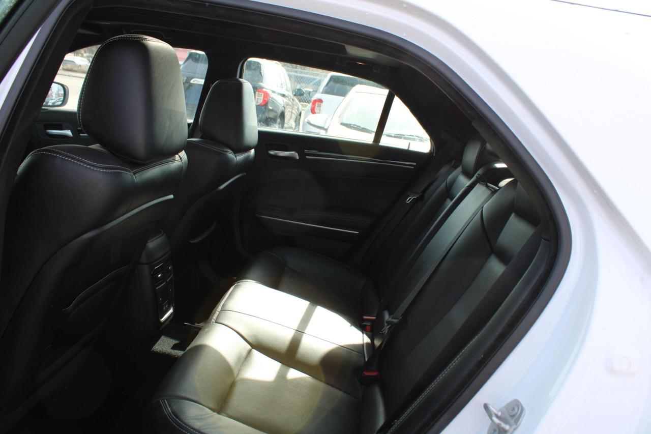 2023 Chrysler 300 300S AWD - Photo #13