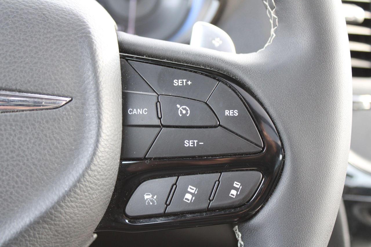 2023 Chrysler 300 300S AWD - Photo #15