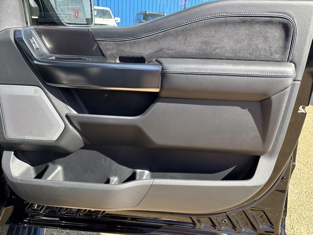 2025 Ford F-150 PLATINUM 5.5' Box 702A Photo5