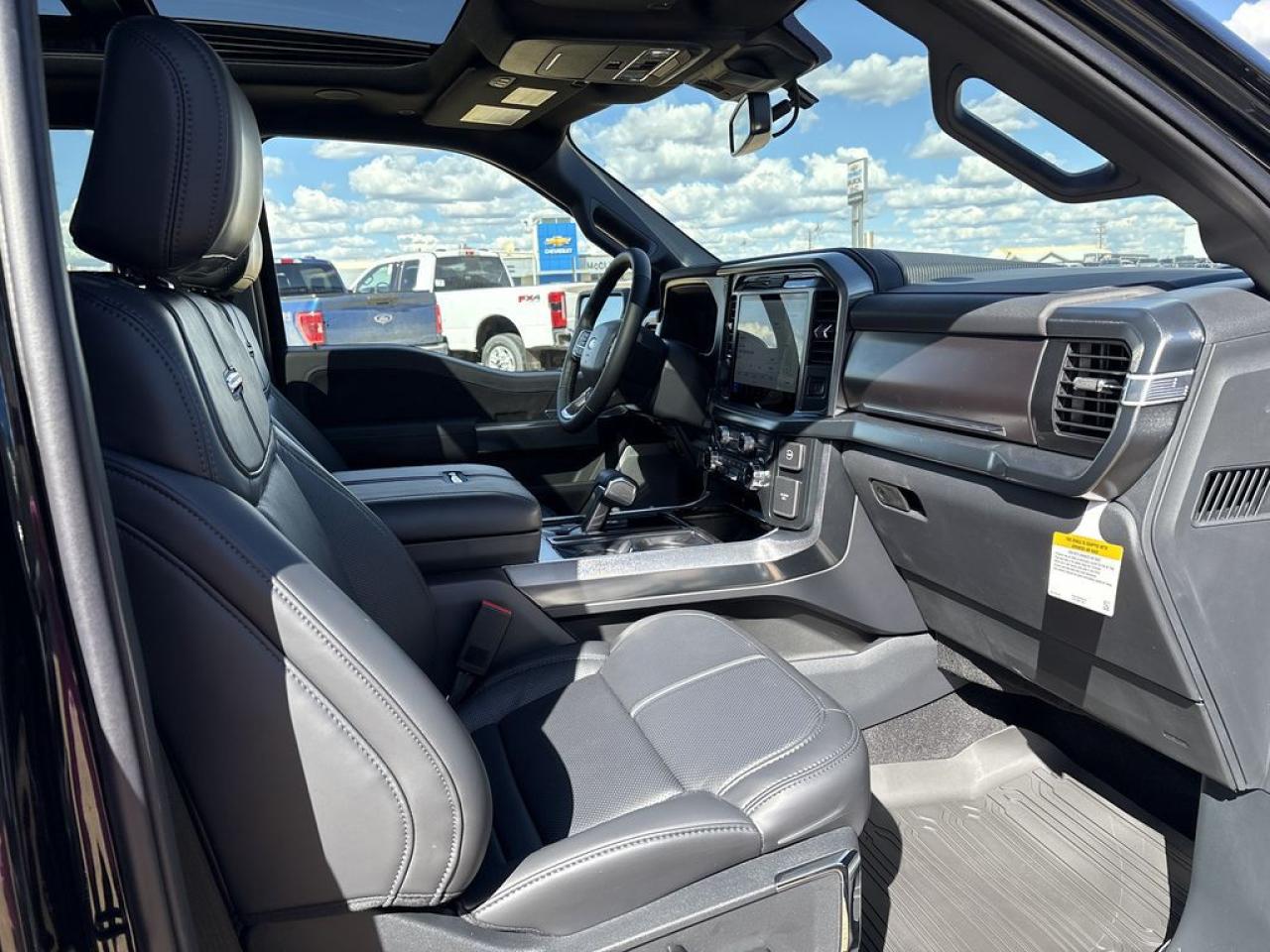 2025 Ford F-150 PLATINUM 5.5' Box 702A Photo5