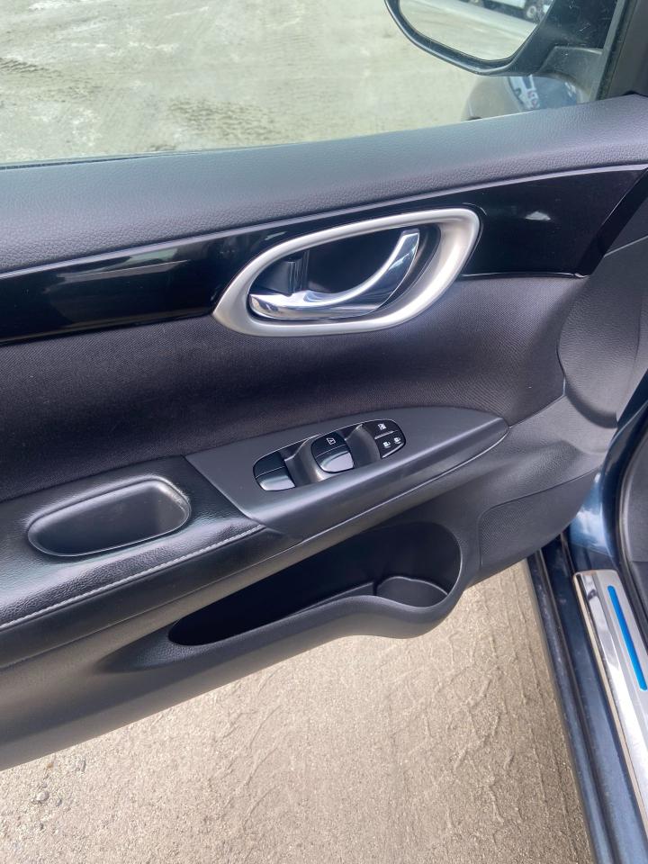2017 Nissan Sentra SV Photo5