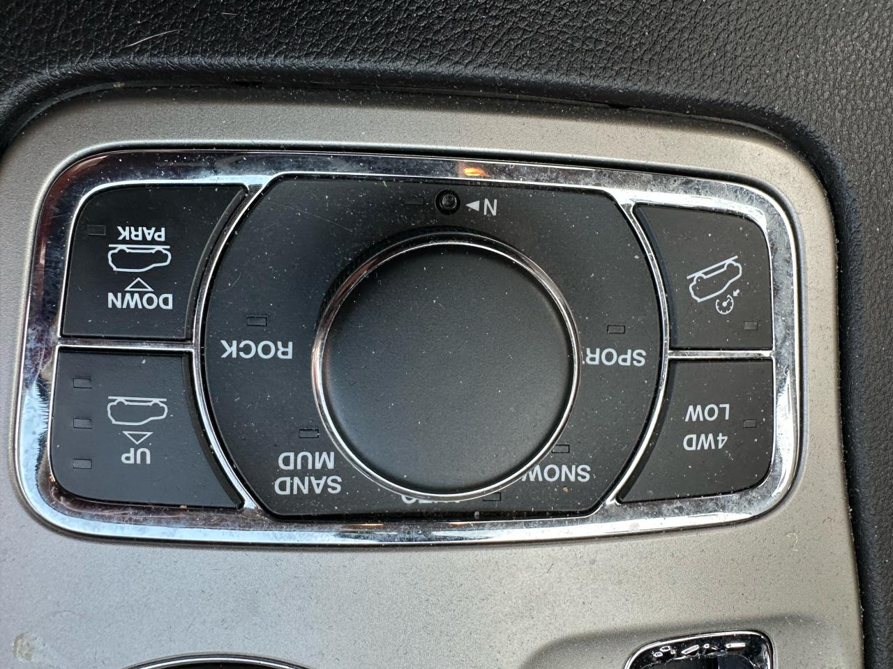 2013 Jeep Grand Cherokee 4WD 4dr Overland - Photo #16