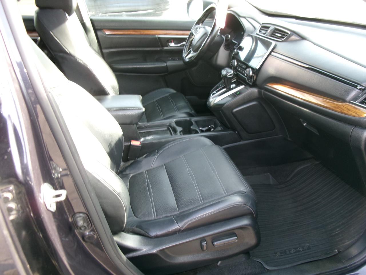 2017 Honda CR-V Touring  AWD  "VERY NICE VEHICLE" - Photo #5