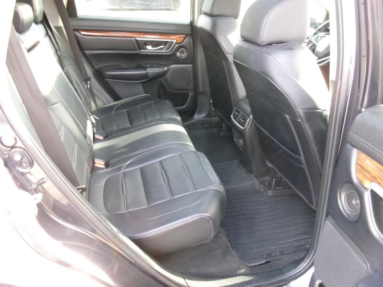 2017 Honda CR-V Touring  AWD  "VERY NICE VEHICLE" - Photo #6