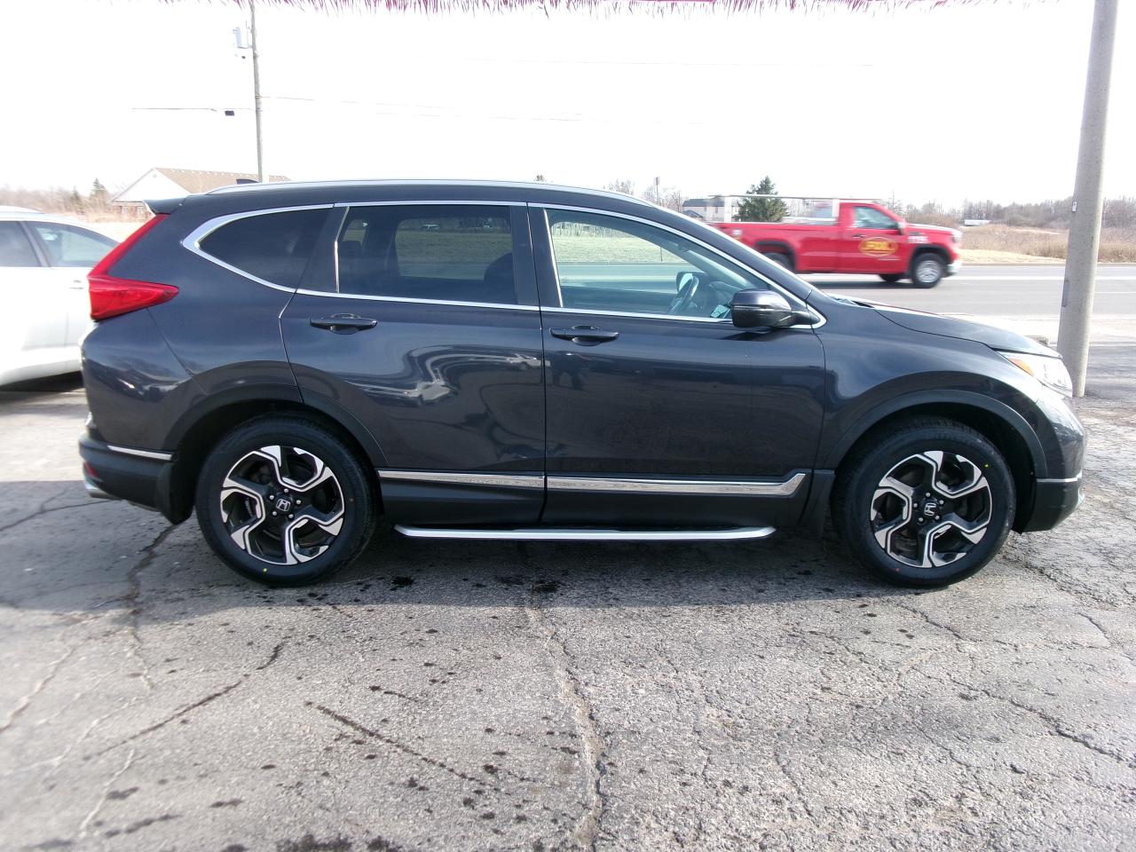 2017 Honda CR-V Touring  AWD  "VERY NICE VEHICLE" - Photo #4