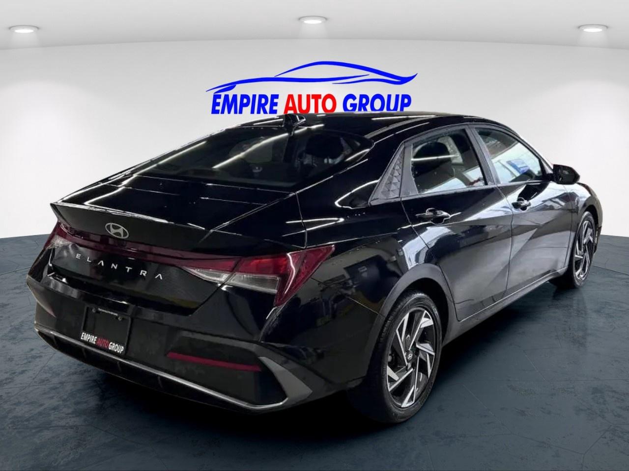 2024 Hyundai Elantra SEL Photo3