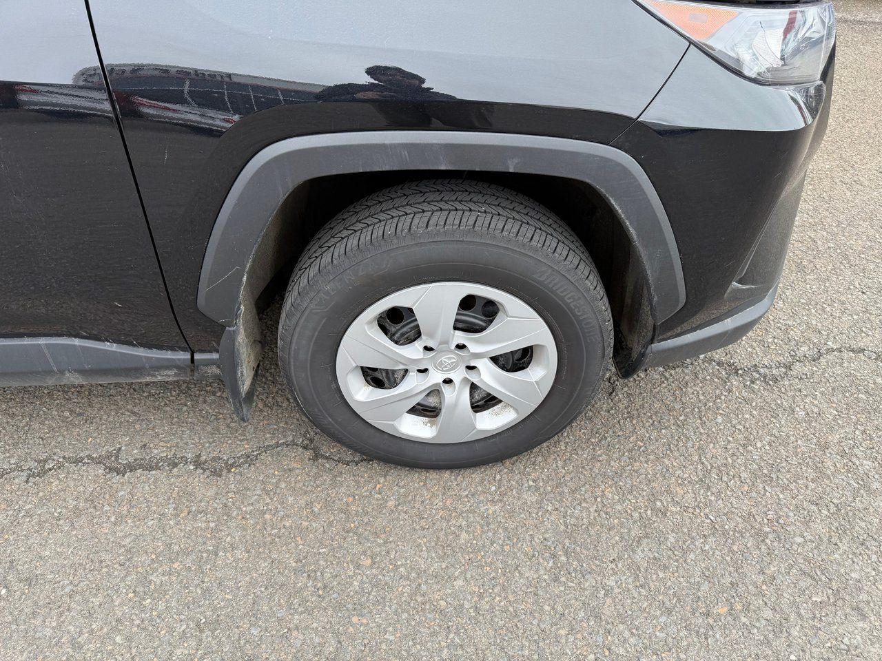 2024 Toyota RAV4 LE Photo2