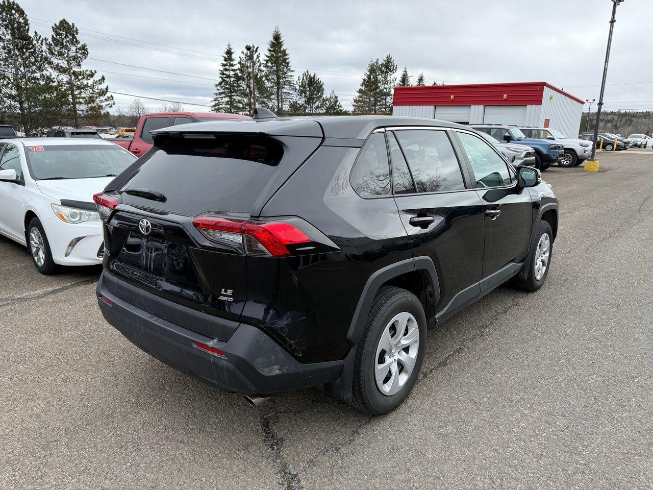 2024 Toyota RAV4 LE Photo3