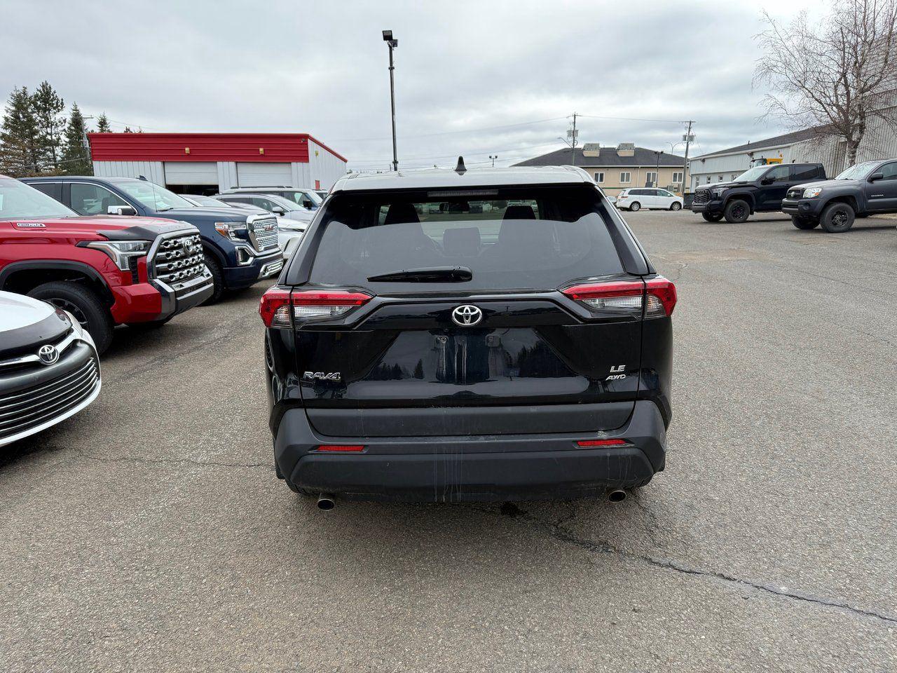 2024 Toyota RAV4 LE Photo4