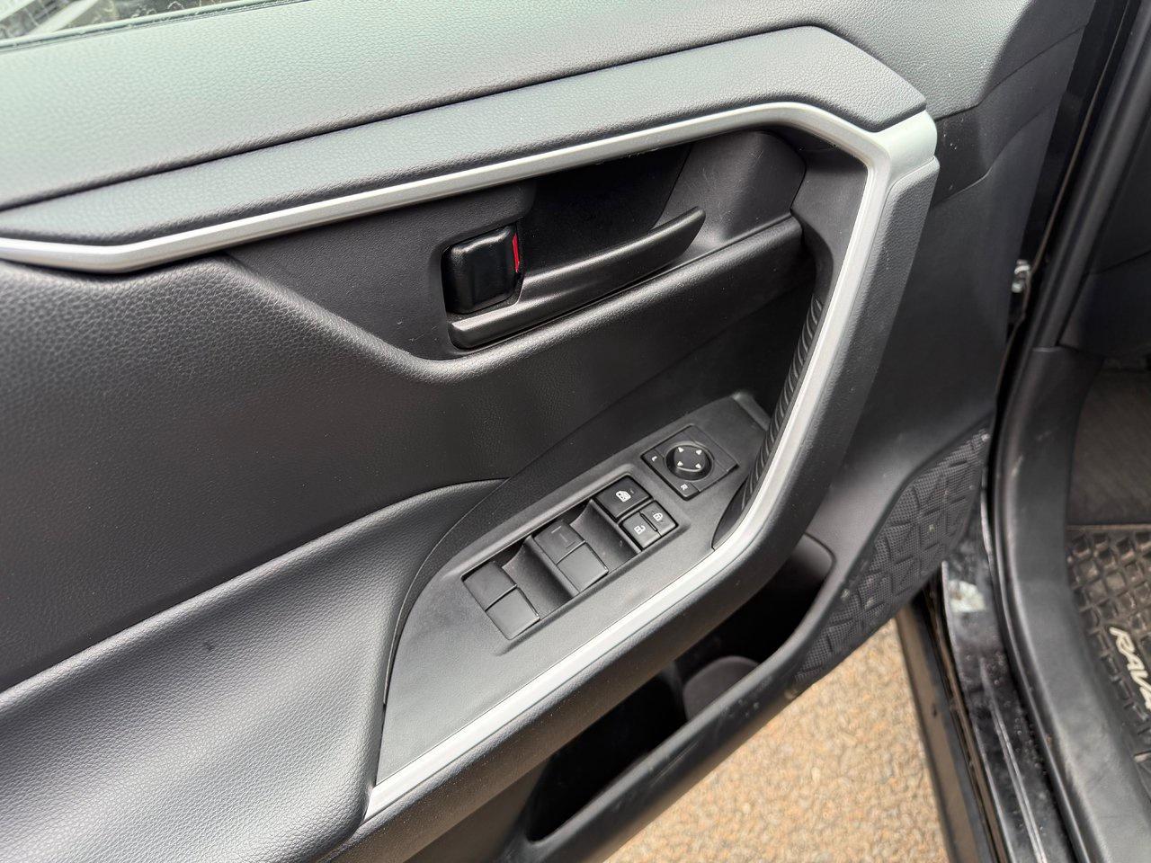2024 Toyota RAV4 LE Photo