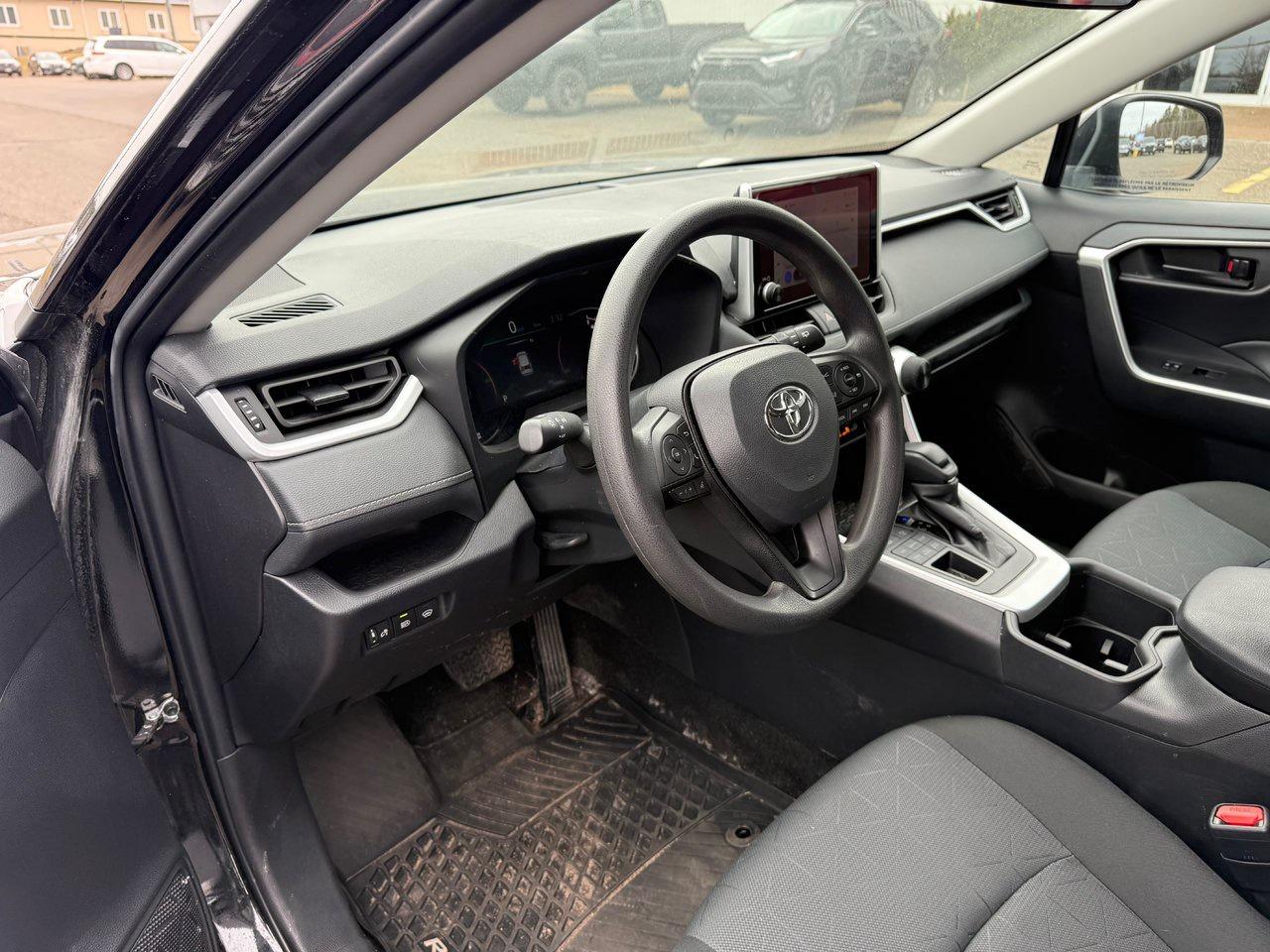 2024 Toyota RAV4 LE Photo