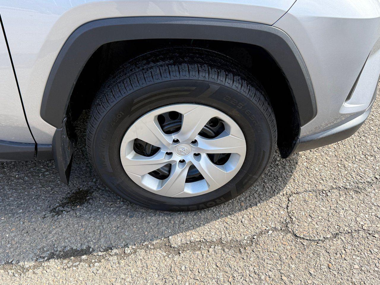 2024 Toyota RAV4 LE Photo3