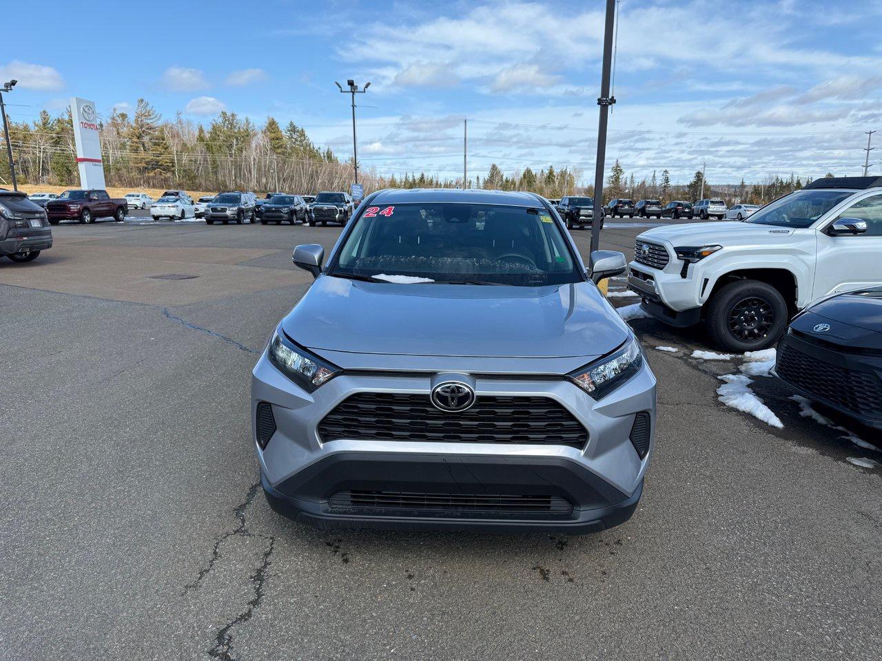 2024 Toyota RAV4 LE Photo1