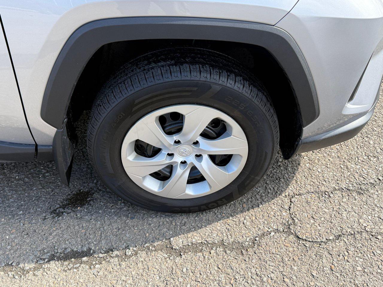 2024 Toyota RAV4 LE Photo3
