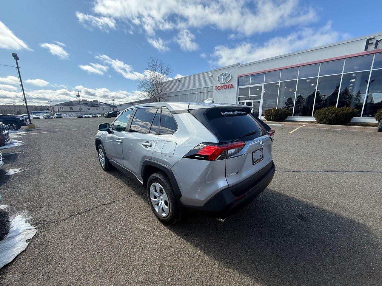 2024 Toyota RAV4 LE Photo