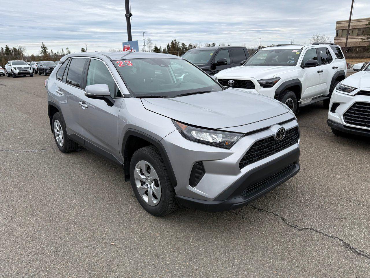 2023 Toyota RAV4 LE Photo2