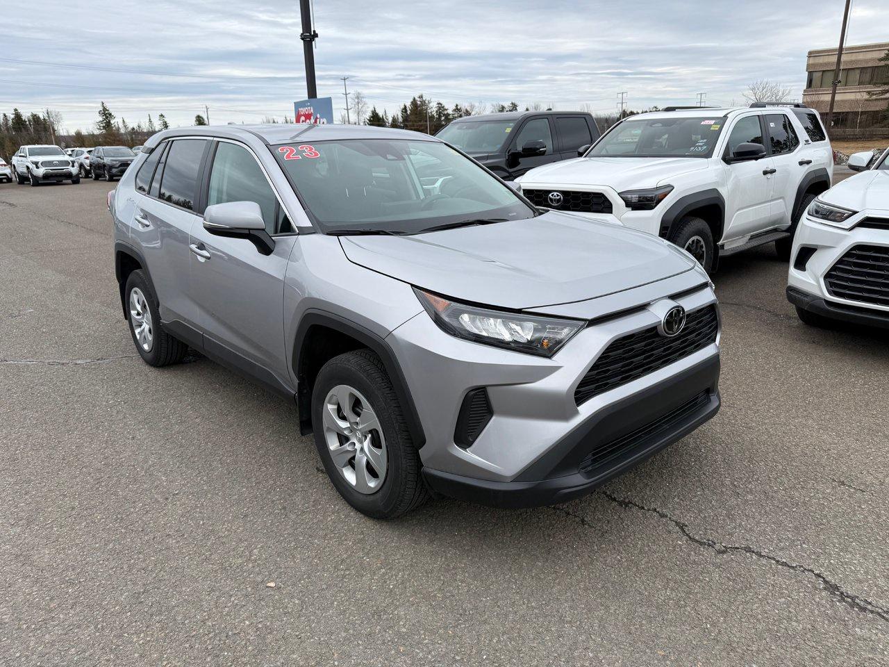 2023 Toyota RAV4 LE Photo2