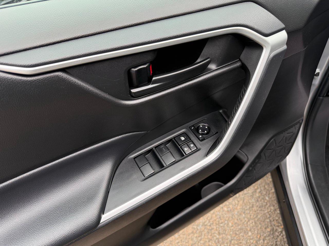 2023 Toyota RAV4 LE Photo