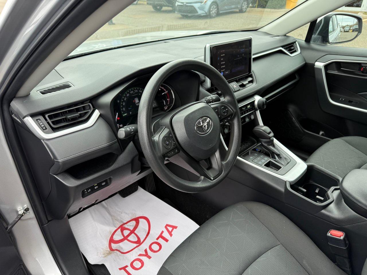 2023 Toyota RAV4 LE Photo