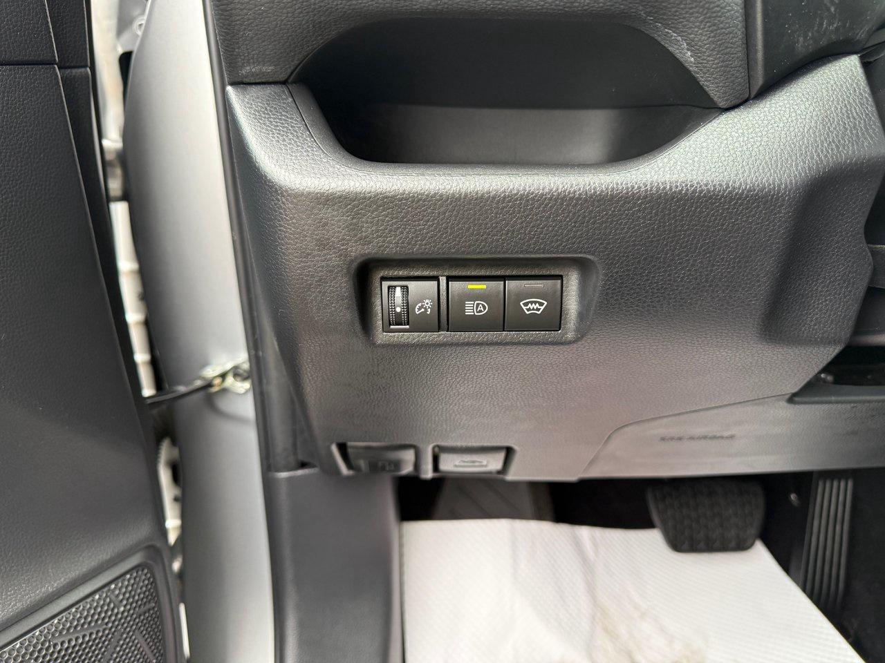 2023 Toyota RAV4 LE Photo
