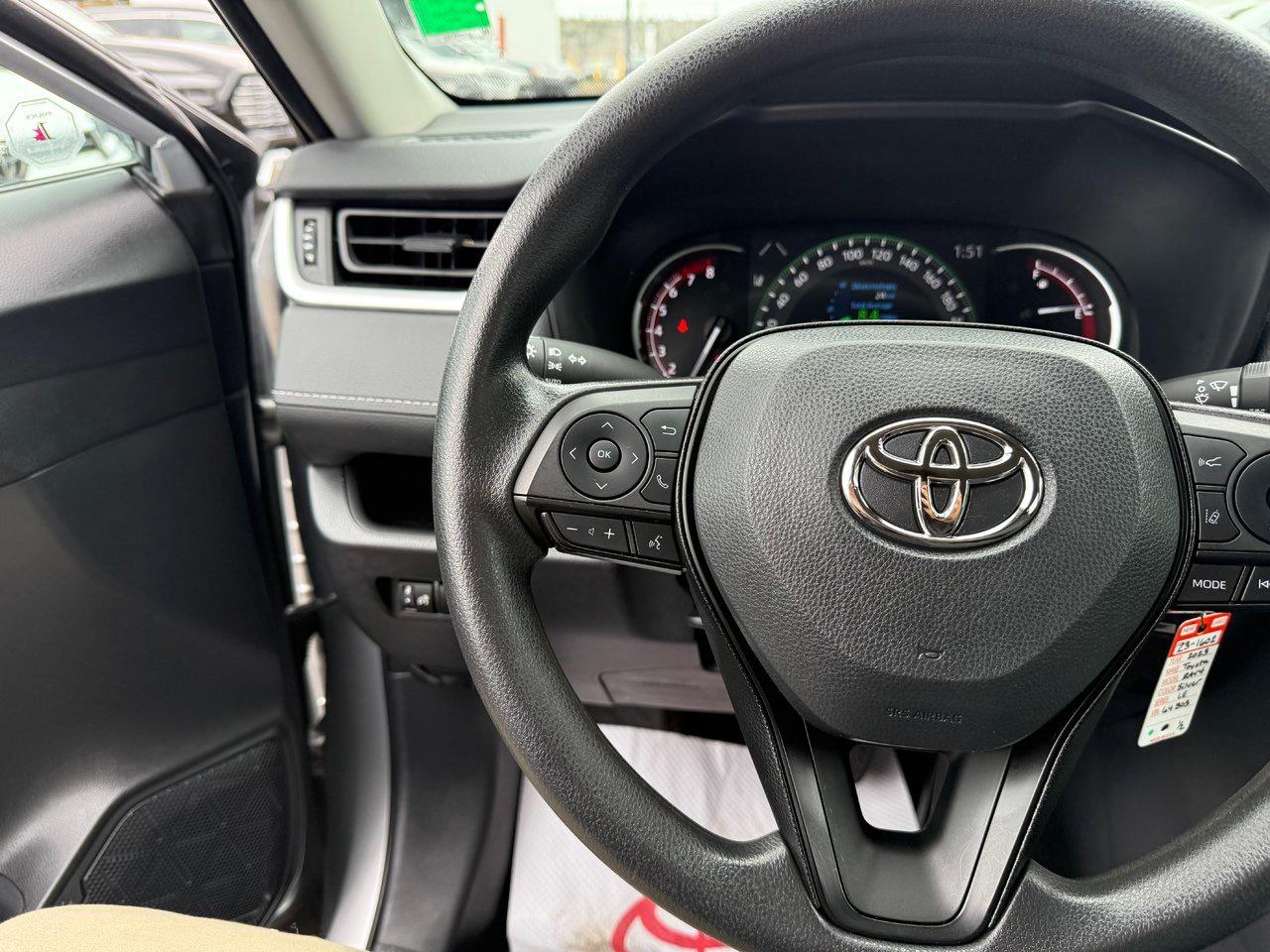 2023 Toyota RAV4 LE Photo