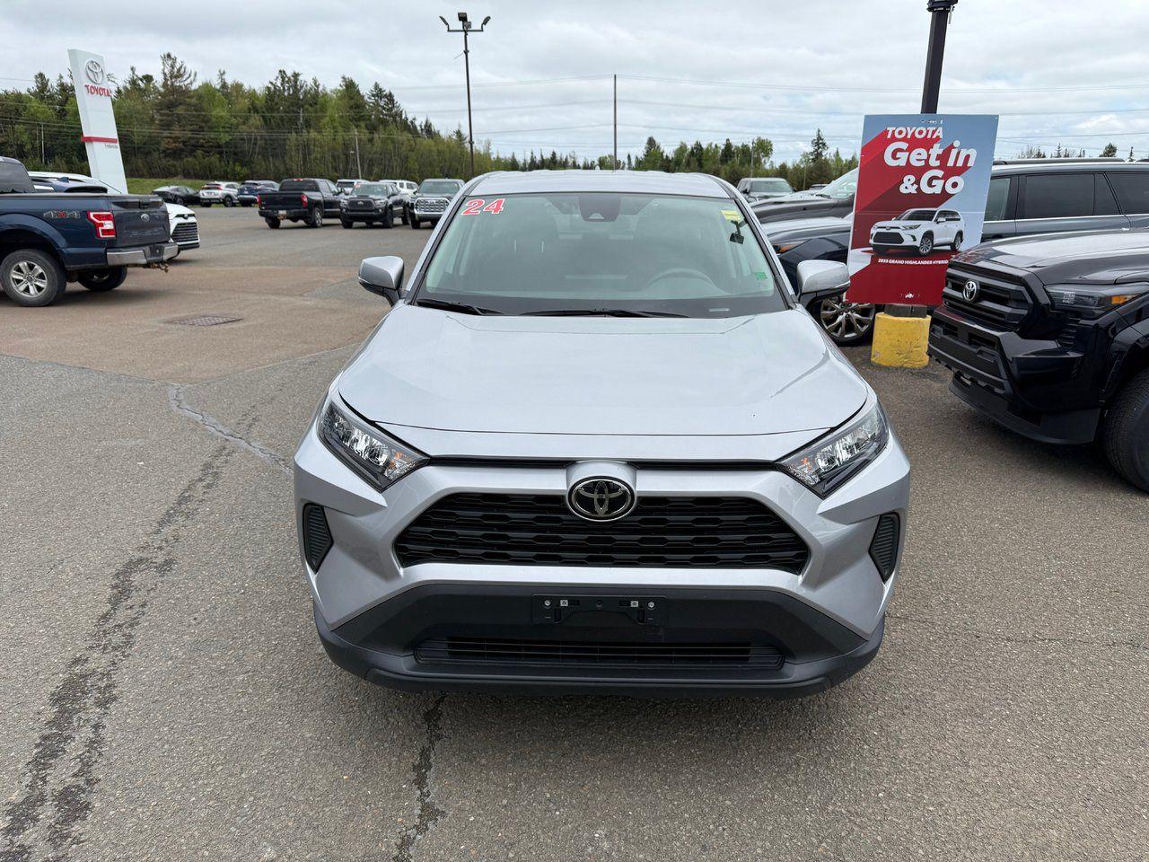 2024 Toyota RAV4 LE Photo1