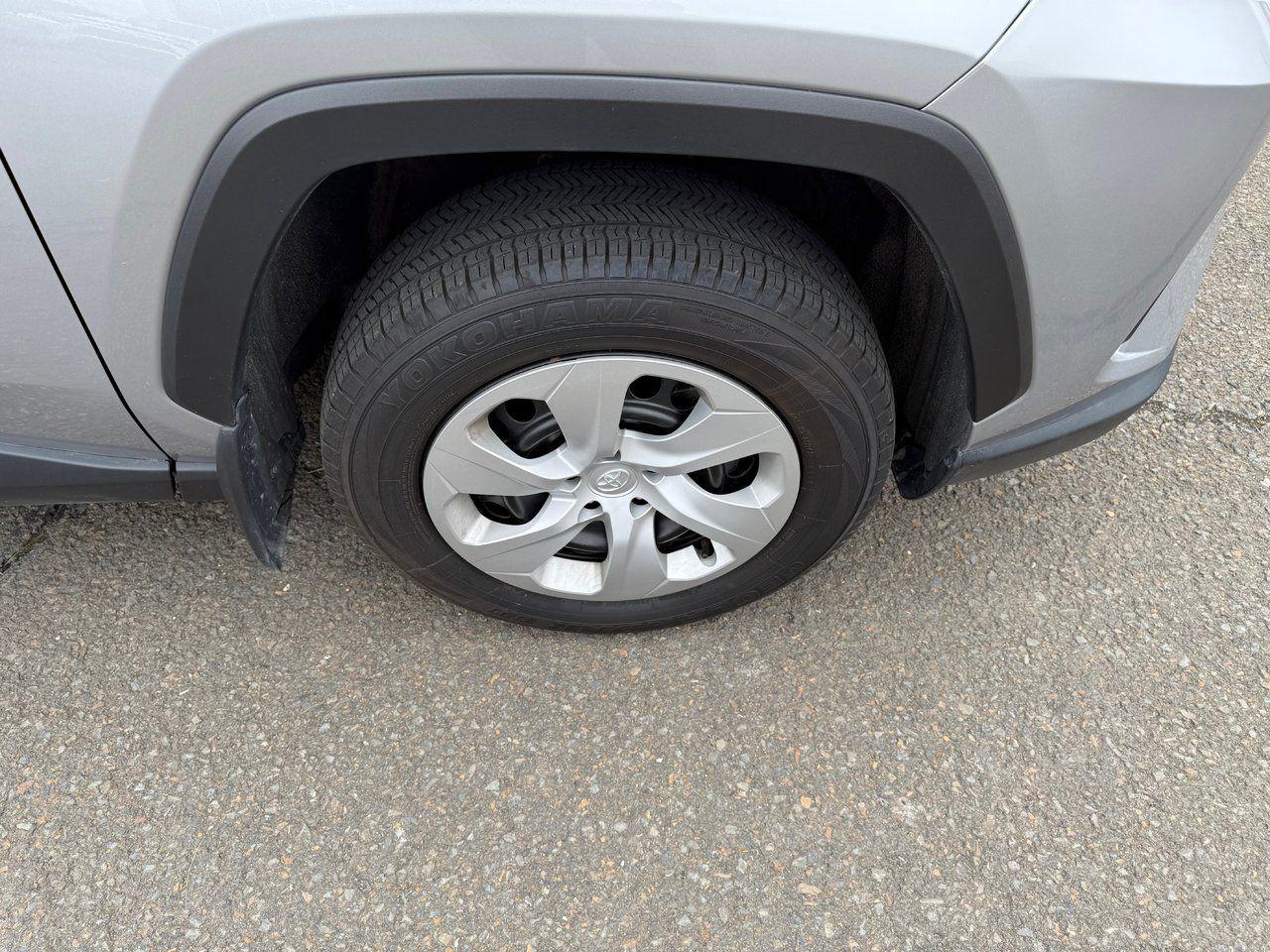 2024 Toyota RAV4 LE Photo3