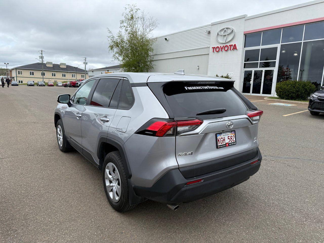 2024 Toyota RAV4 LE Photo