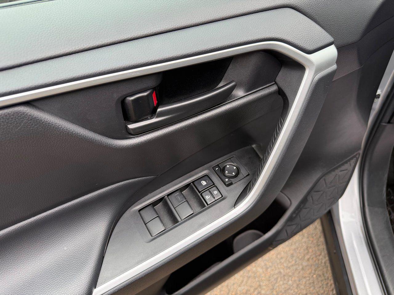 2024 Toyota RAV4 LE Photo