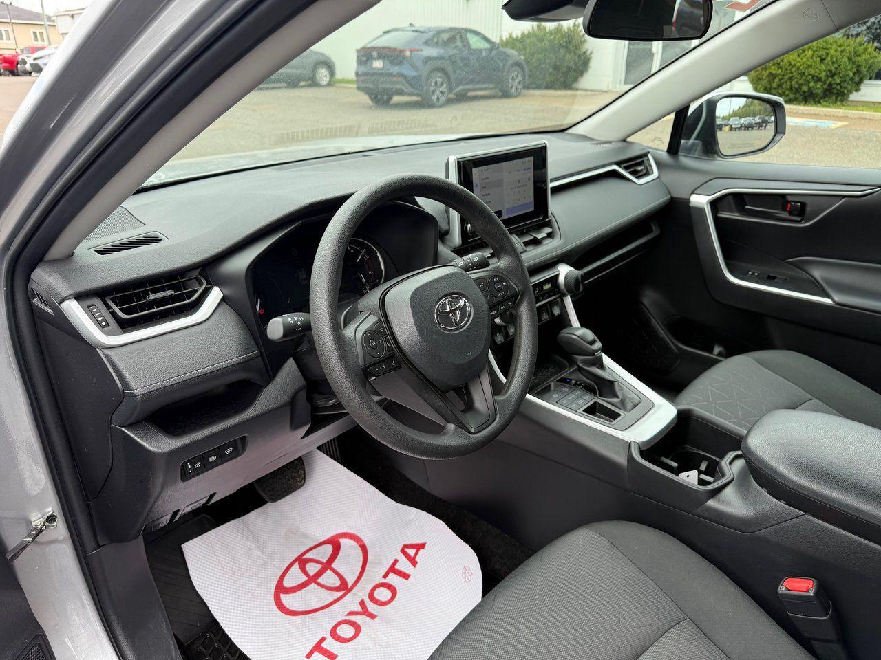 2024 Toyota RAV4 LE Photo