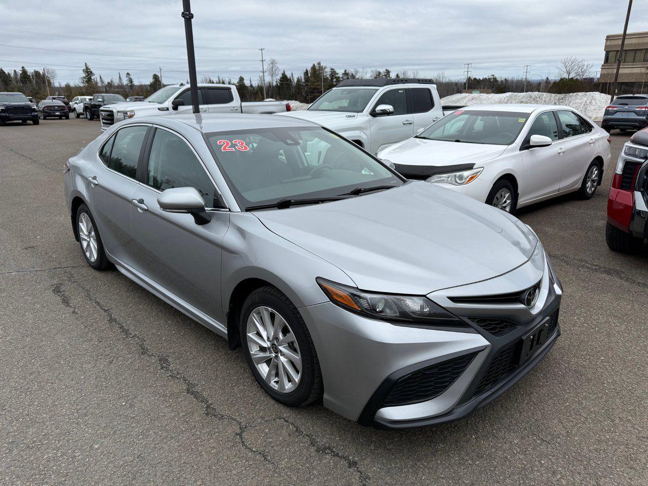 2023 Toyota Camry SE Photo2