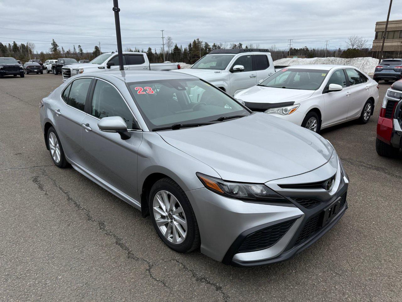 2023 Toyota Camry SE Photo2